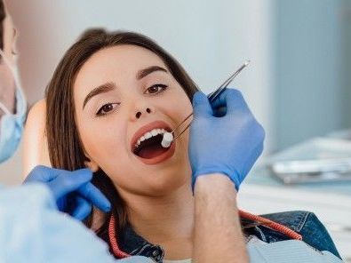 advanced-smile-solutions-with-a-cosmetic-dentist-in-bristol
