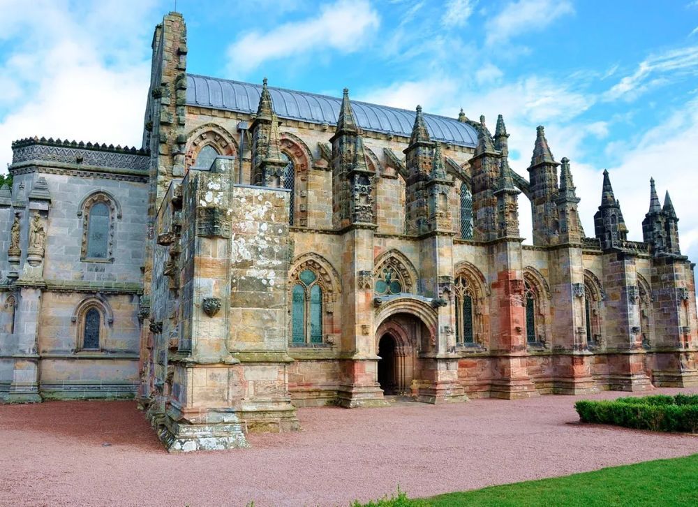 explore-castles-scenic-walks-around-rosslyn-chapel-big-0