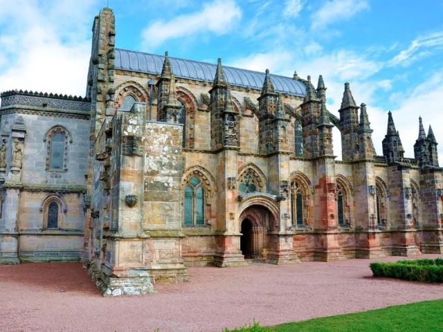 explore-castles-scenic-walks-around-rosslyn-chapel