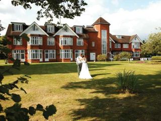 comfortable-stay-in-burnham-taplow-uno-hotels-small-0