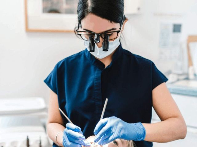 laser-teeth-whitening-in-redditch