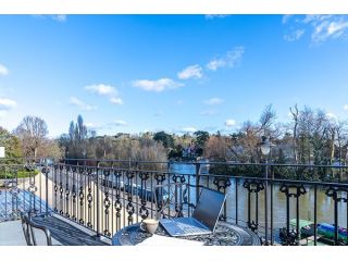 riverside-hotels-in-maidenhead-near-river-thames-uno-hotels-small-0