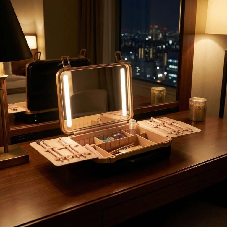 beauty-case-with-light-up-mirror-big-0