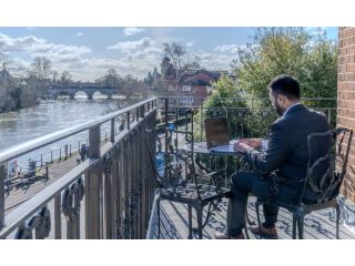 business-stays-at-uno-thames-hotel-maidenhead-small-0