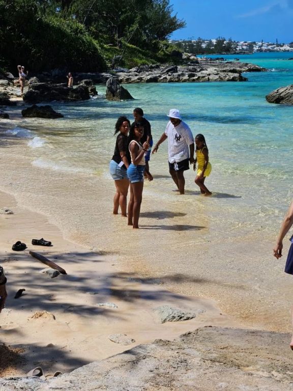 crystal-caves-tours-bermuda-with-easy-city-shopping-experience-big-0