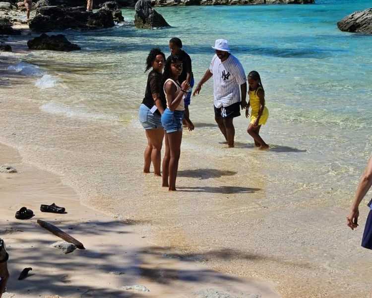 crystal-caves-tours-bermuda-with-easy-city-shopping-experience
