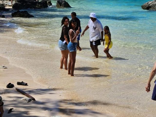 crystal-caves-tours-bermuda-with-easy-city-shopping-experience