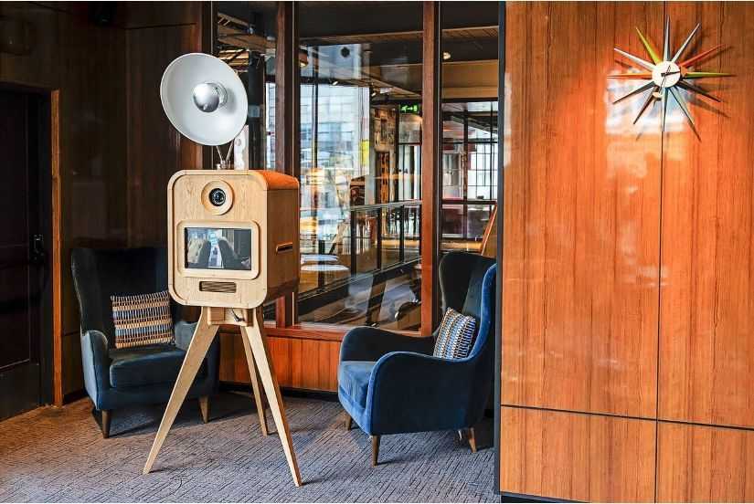 selfie-booth-hire-in-london-big-0