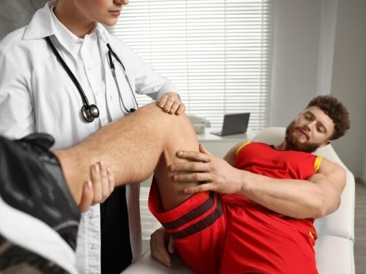 knee-specialist-manchester-serving-cheshire-patients