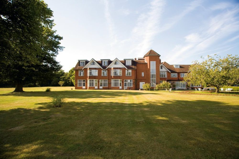 hotel-in-burnham-taplow-grovefield-house-hotel-by-uno-hotels-big-0
