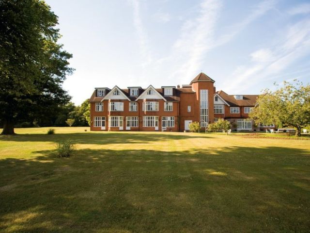 hotel-in-burnham-taplow-grovefield-house-hotel-by-uno-hotels