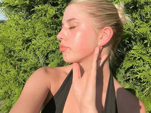 organic-nourishing-facial-oil-for-gentle-skin-care-routine