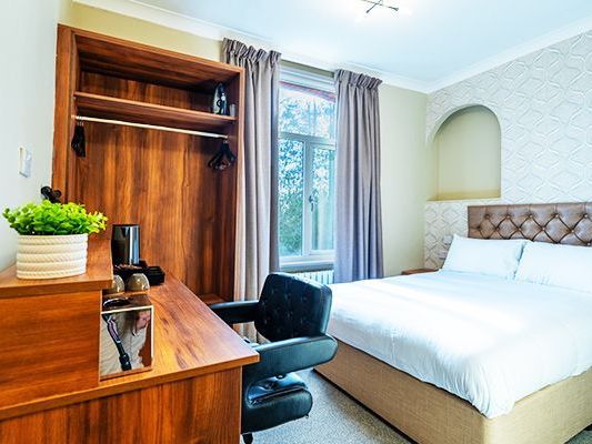 best-hotels-in-maidenhead-near-river-thames-uno-thames-hotel