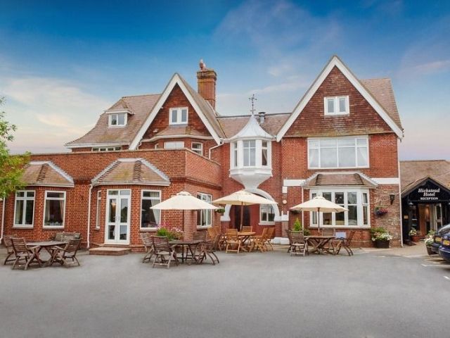 hotels-in-haywards-heath-the-hickstead-hotel-by-uno-hotels