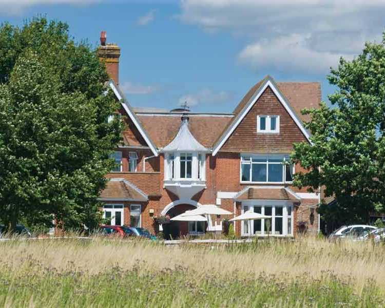 country-hotel-in-west-sussex-the-hickstead-hotel