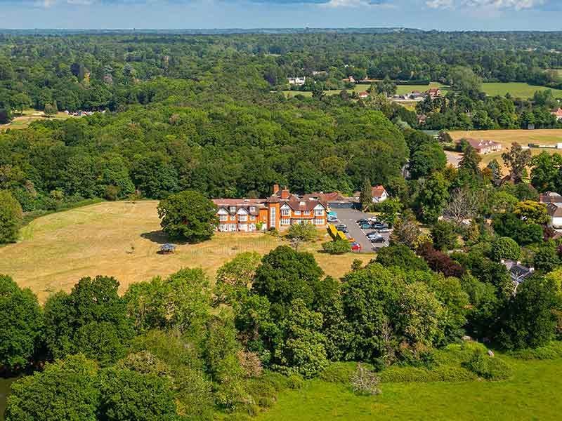 quiet-countryside-hotel-near-london-grovefield-house-hotel-big-0