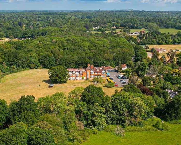 quiet-countryside-hotel-near-london-grovefield-house-hotel