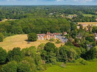 quiet-countryside-hotel-near-london-grovefield-house-hotel-small-0