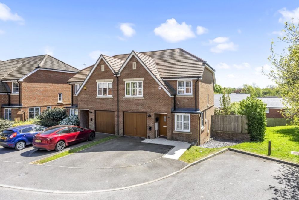 charles-century-is-a-trusted-property-experts-serving-crowborough-big-0