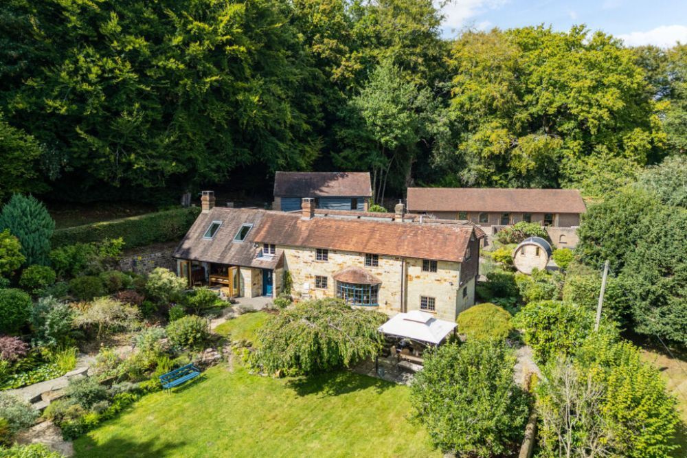 charles-century-is-a-trusted-property-experts-serving-crowborough-big-1