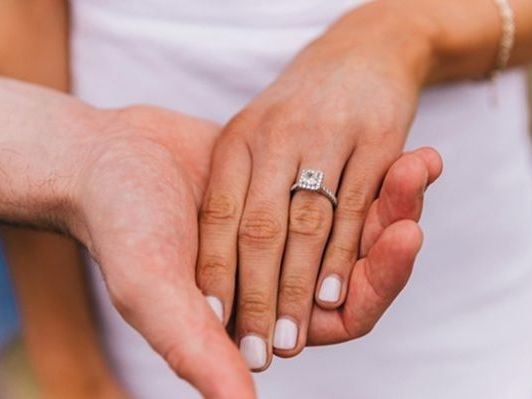 sparkling-asscher-cut-diamond-ring-for-engagements