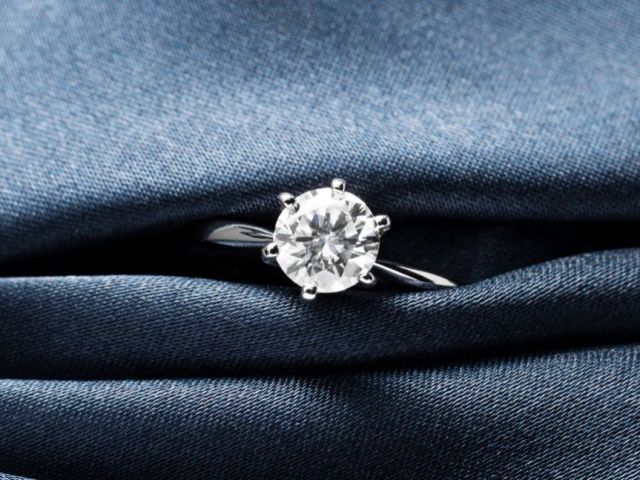 lab-created-diamond-solitaire-rings-london-elegant-sparkle
