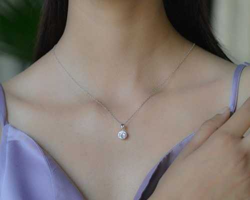 halo-diamond-necklace-with-custom-diamond-cuts