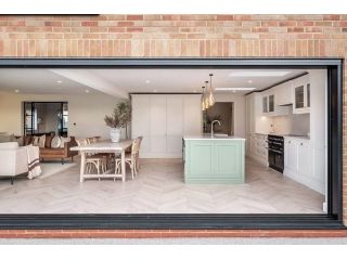 premium-natural-stone-kitchen-worktops-in-london-small-0