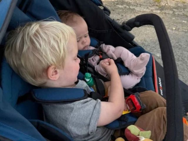 best-double-stroller-uk-explore-top-twin-tandem-pushchairs