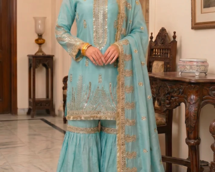 shop-pakistani-dresses-online-uk-luxury-designer
