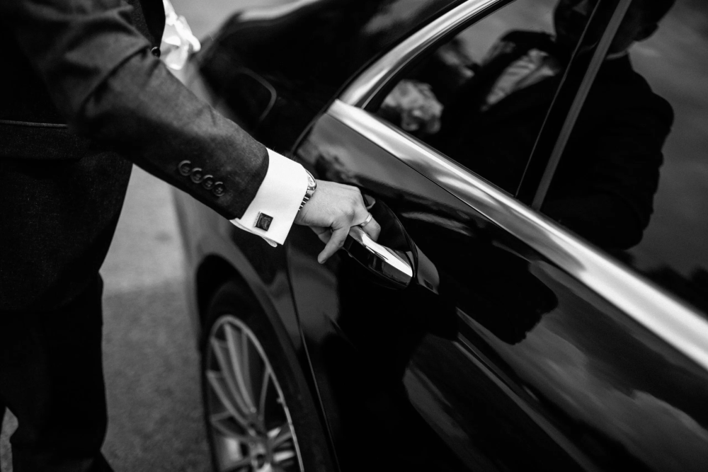 reliable-airport-transfers-with-travl-xl-safe-easy-rides-big-0