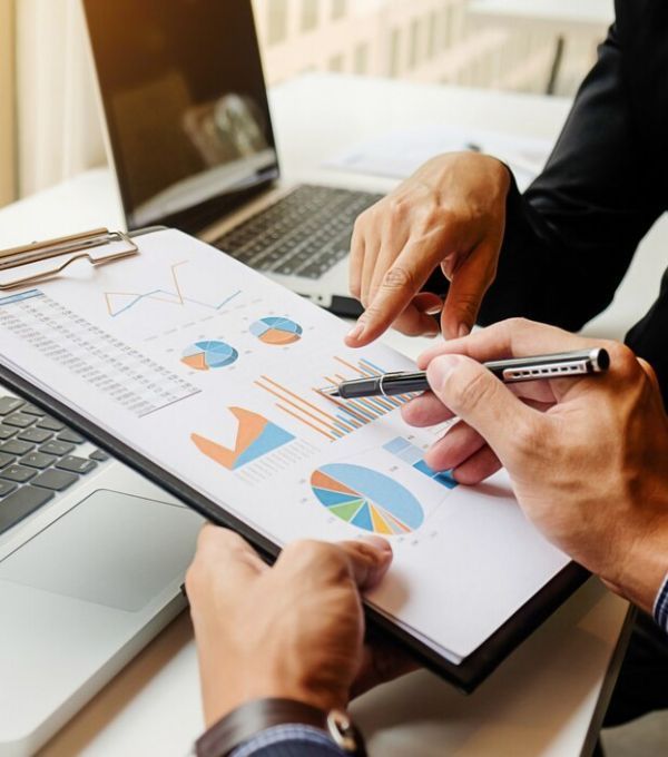 qualified-accountants-professional-financial-advisor-big-0