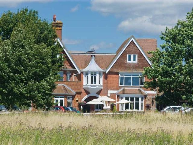 searching-for-hotels-in-west-sussex-hickstead-hotel
