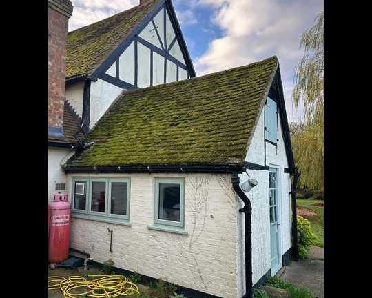 expert-roof-cleaning-and-moss-removal-luton