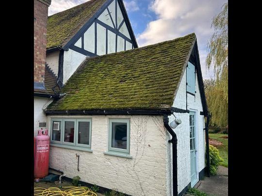 expert-roof-cleaning-and-moss-removal-luton