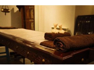 abhyanga-ayurvedic-full-body-massage-in-walsall-marx-ayur-small-1