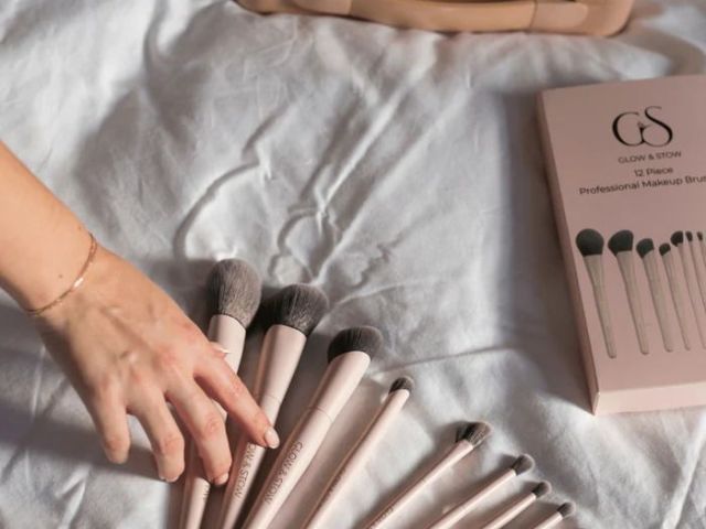 pink-makeup-brushes-luxury-beauty-brushes-for-daily-use