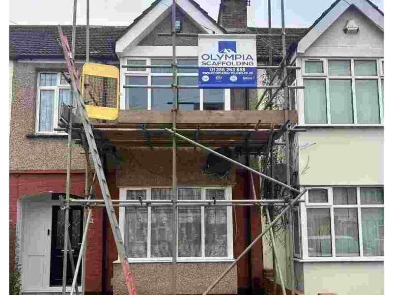 scaffolding-in-fleet-small-0