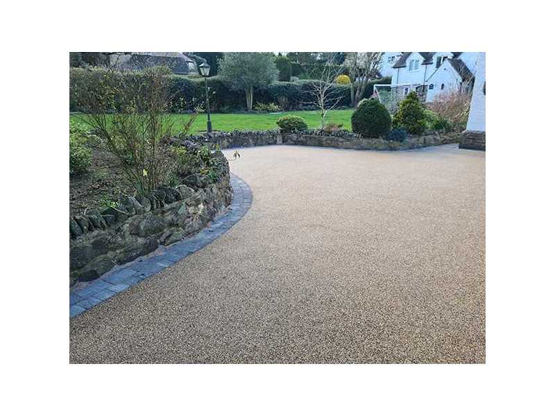 professional-resin-gravel-driveway-leicester-installation-services-small-0