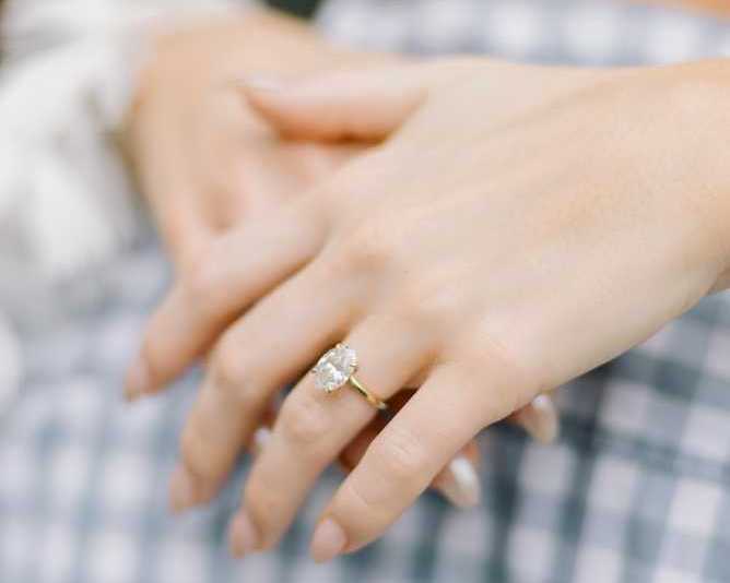 beautiful-oval-solitaire-engagement-rings-for-proposals