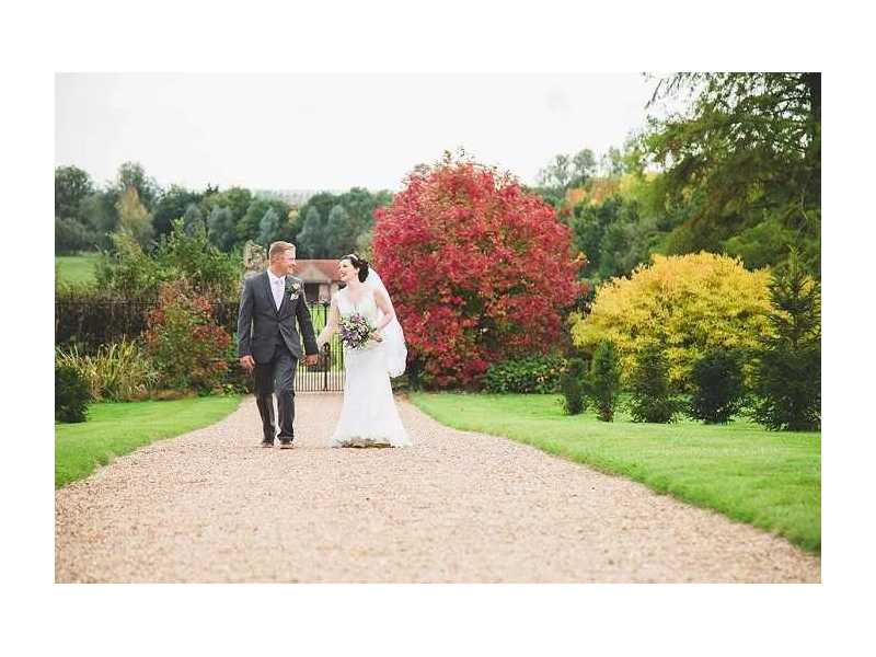 how-do-i-choose-the-best-wedding-photographer-in-ipswich-small-0