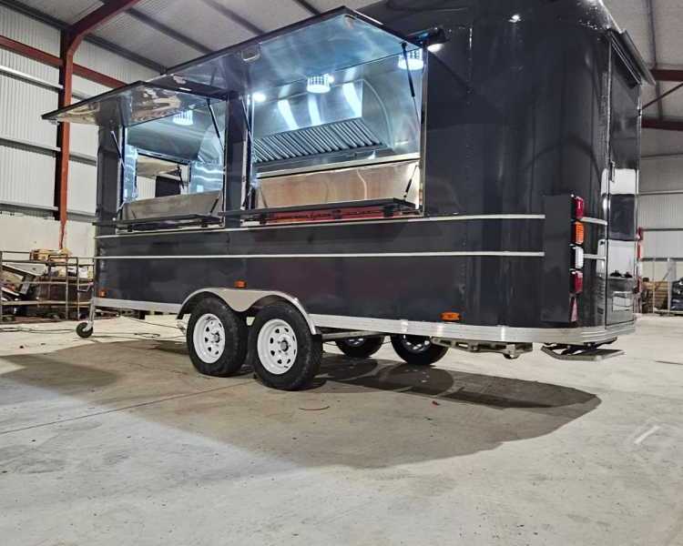 airstream-trailer-uk-for-sale-luxury-aluminium-travel-trailer