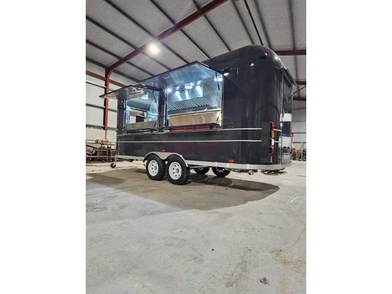 airstream-trailer-uk-for-sale-luxury-aluminium-travel-trailer-small-0