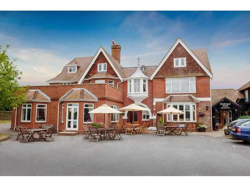 looking-for-hotels-near-wembley-stadium-london-uk-small-0