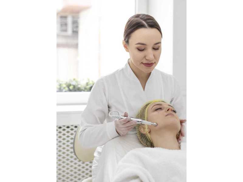 refresh-your-skin-at-a-trusted-aesthetics-clinic-in-london-small-0