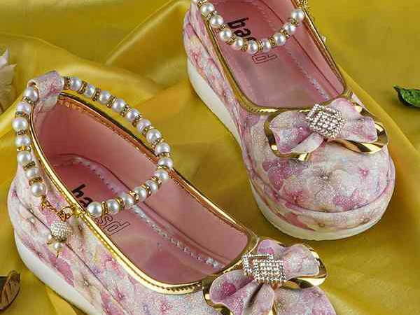 womens-footwear-wholesaler-at-steppings-shoes-flats-heels-slides-more-big-0