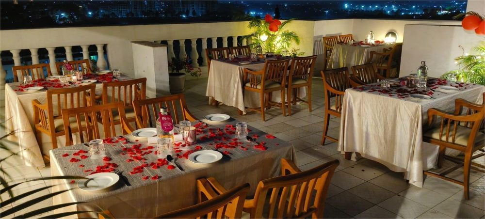 rooftop-dining-restaurant-in-mysore-regenta-central-herald-big-1
