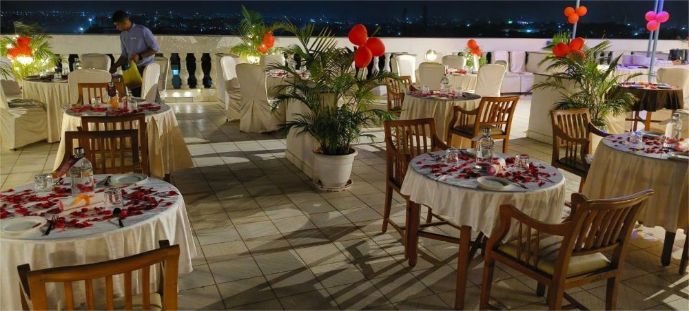 rooftop-dining-restaurant-in-mysore-regenta-central-herald-big-2