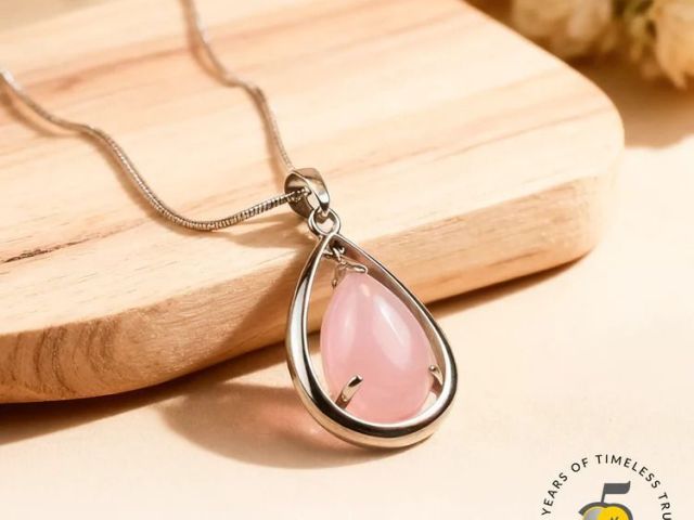 rose-quartz-pendant-healing-stylish-jewelry