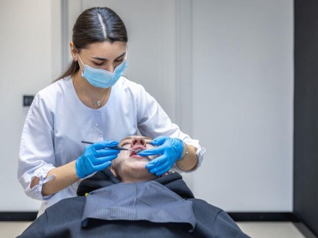 top-rated-root-canal-specialist-in-ahmedabad-9825158578